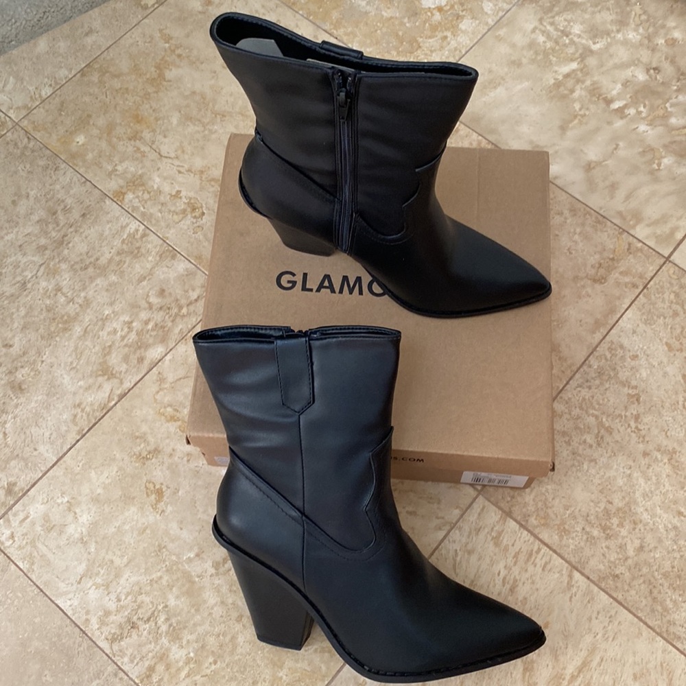 Pointed Toe Bootie. US 9 Black . - Picture 3 of 7